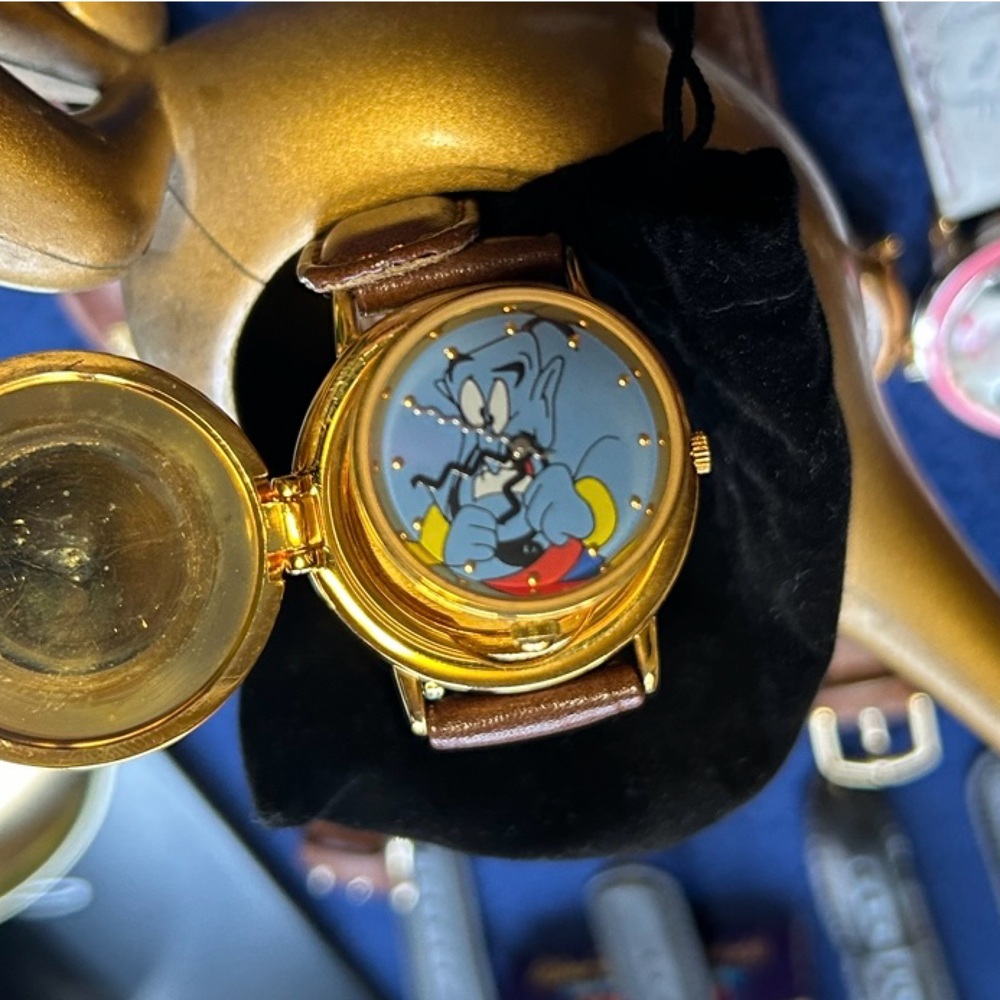 Disney Aladdin watch never been worn or used in Aladdin lamp